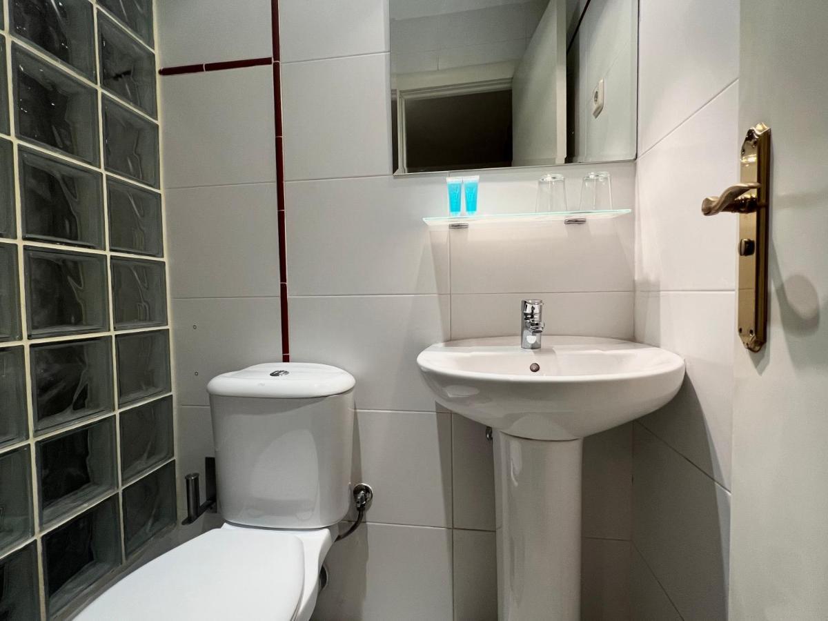 Thc Gran Via Hostel Madryt Zewnętrze zdjęcie