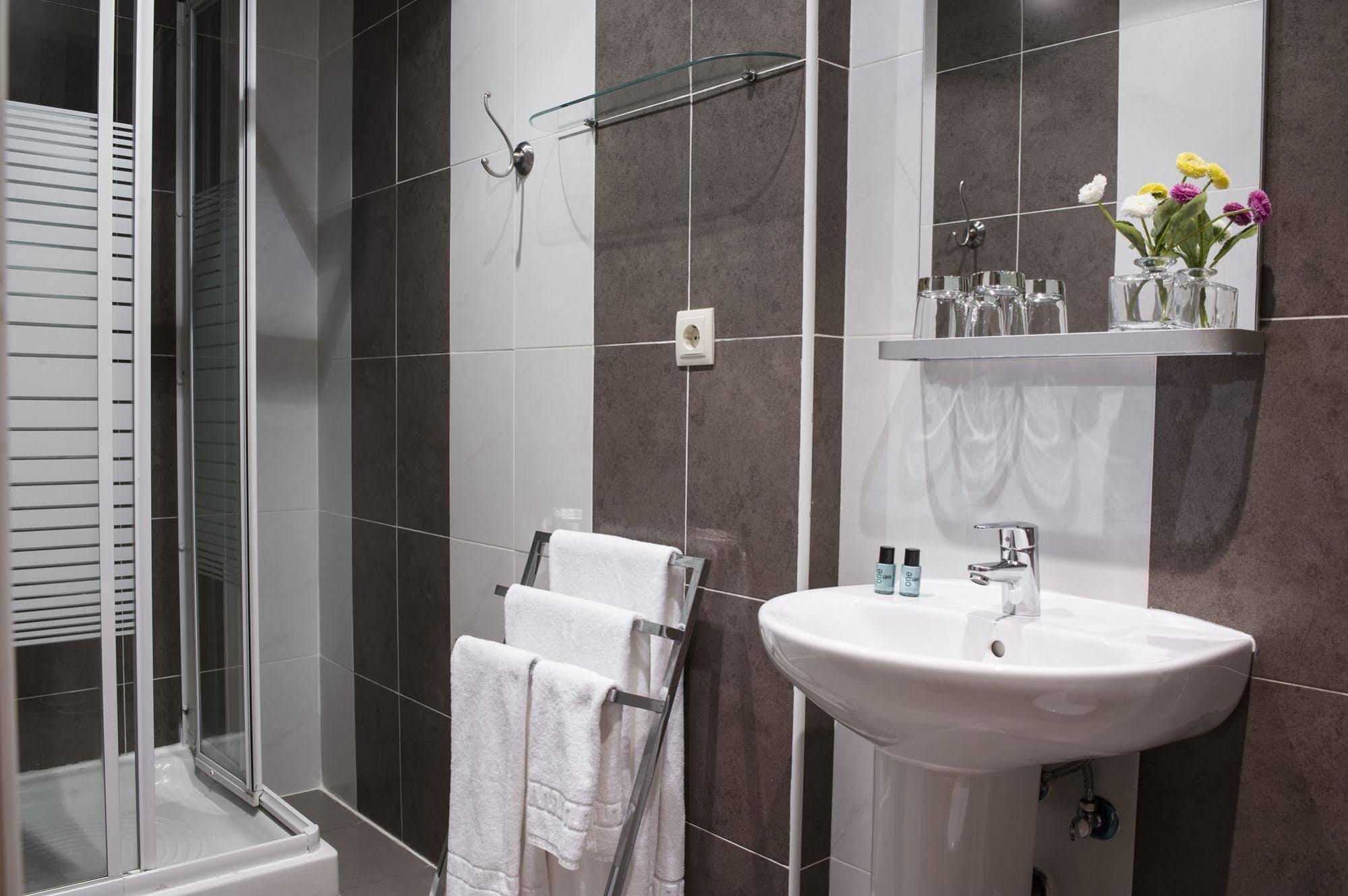 Thc Gran Via Hostel Madryt Zewnętrze zdjęcie