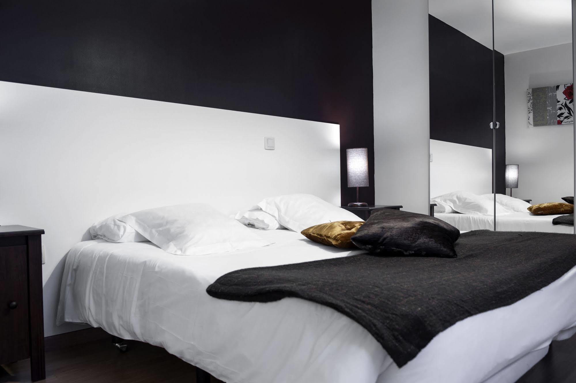 Thc Gran Via Hostel Madryt Zewnętrze zdjęcie